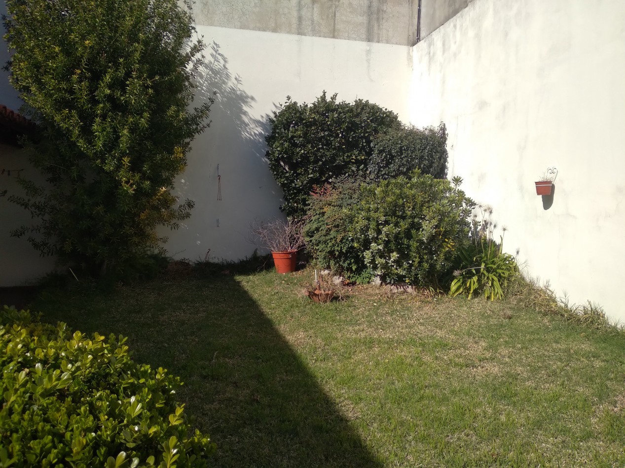 CASA EN VENTA CON JARDÍN Y PARRILLA PASAJE ENRIQUE DE VEDIA 2200