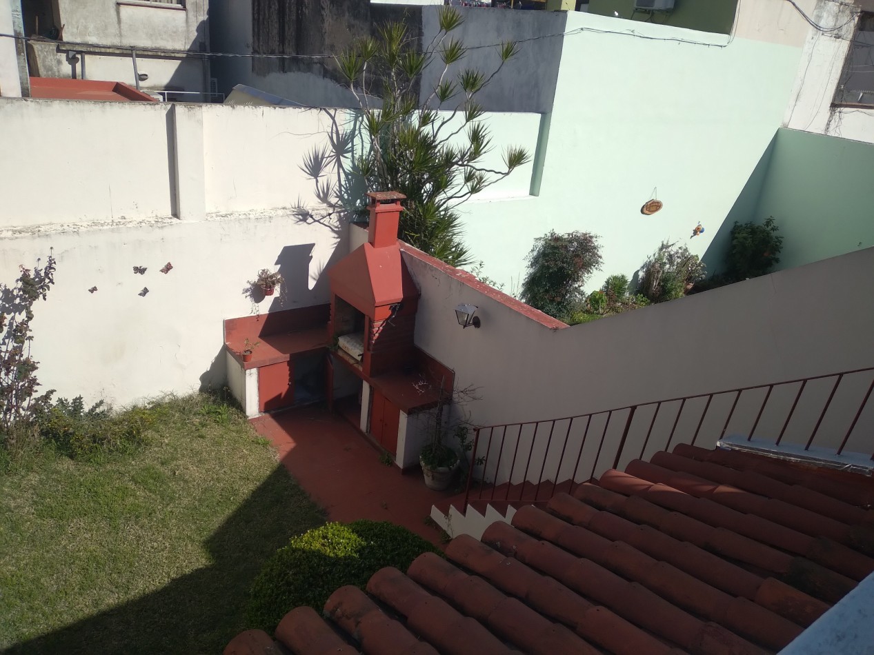 CASA EN VENTA CON JARDÍN Y PARRILLA PASAJE ENRIQUE DE VEDIA 2200