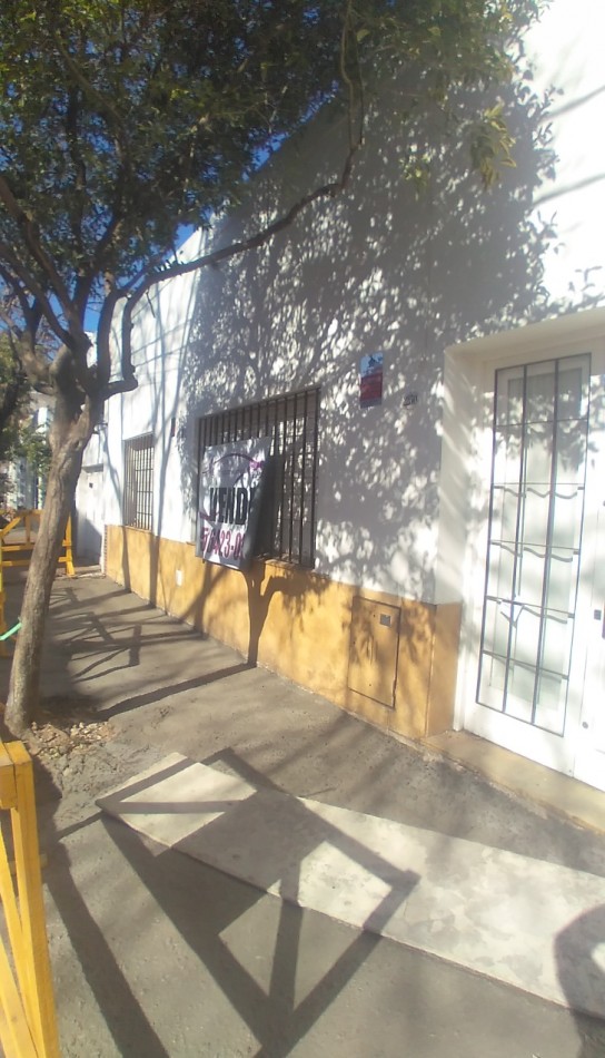CASA EN VENTA CON JARDÍN Y PARRILLA PASAJE ENRIQUE DE VEDIA 2200