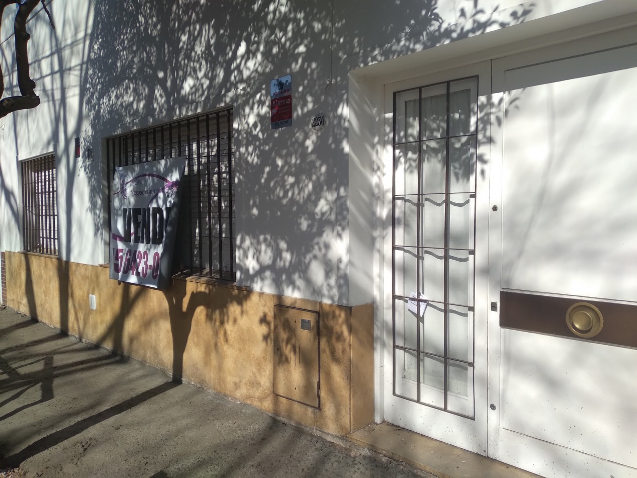 CASA EN VENTA CON JARDÍN Y PARRILLA PASAJE ENRIQUE DE VEDIA 2200