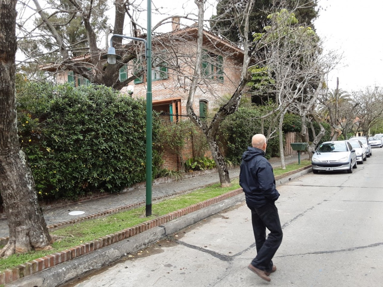 SAN ISIDRO LIBERTADOR AL RIO- CHALET EUROPEO- 6 AMBIENTES 