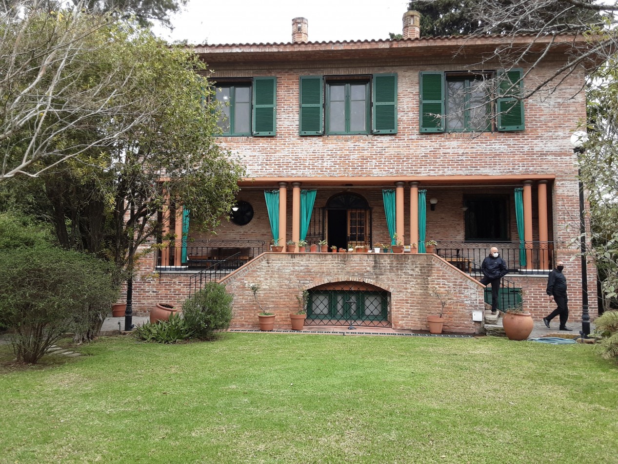 SAN ISIDRO LIBERTADOR AL RIO- CHALET EUROPEO- 6 AMBIENTES 