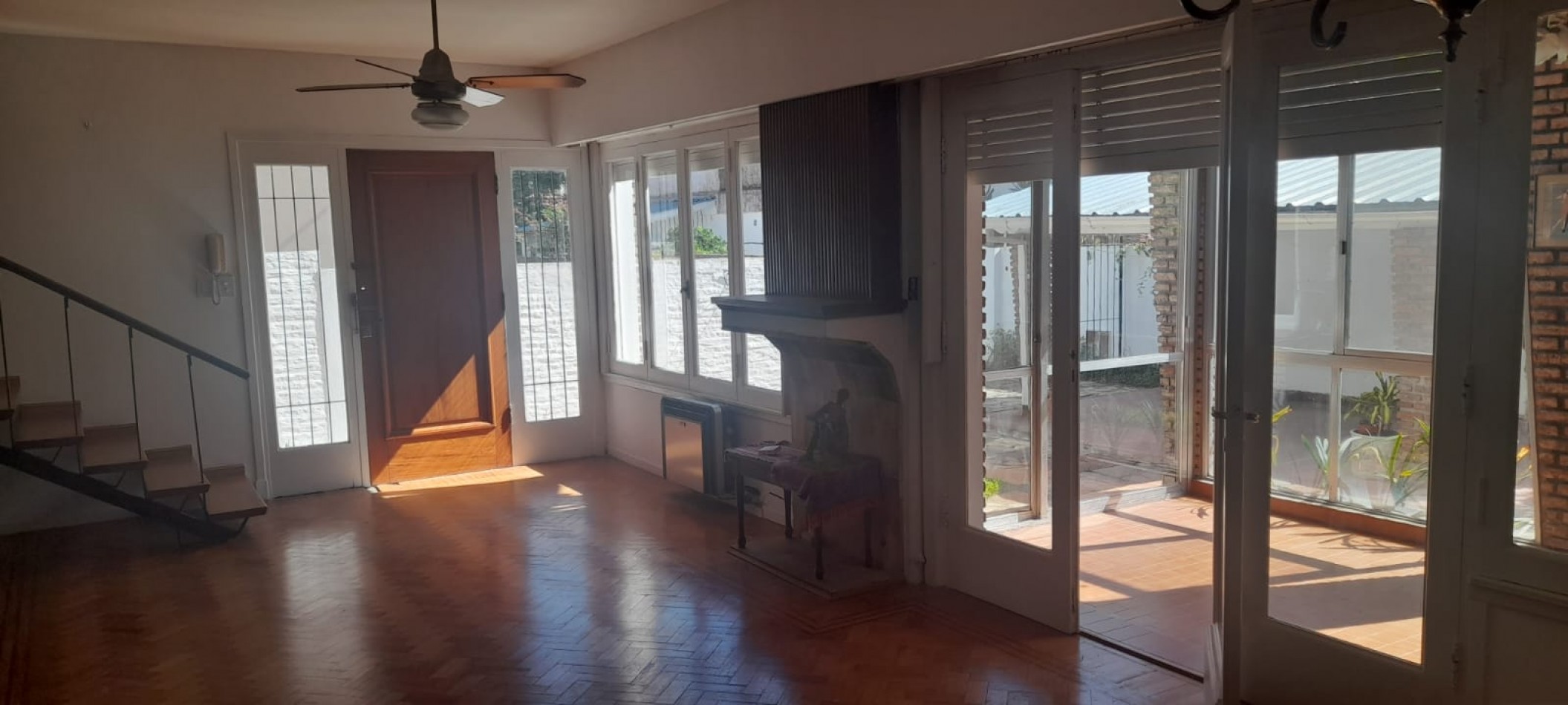 SOLIDO CHALET EN LA LUCILA
