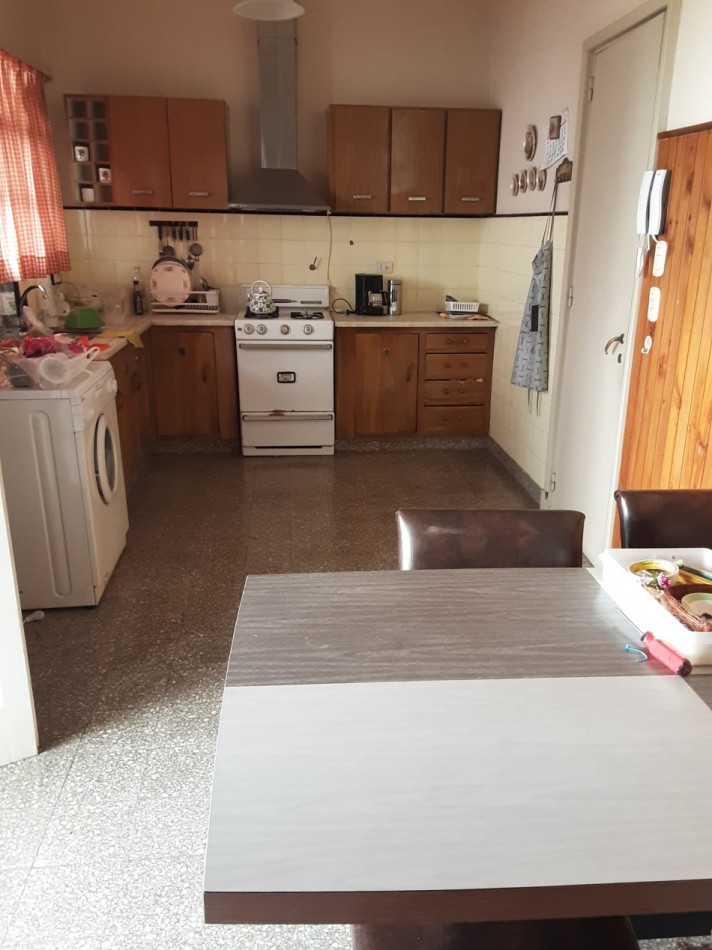 CASA EN VENTA CON JARDÍN Y PARRILLA PASAJE ENRIQUE DE VEDIA 2200