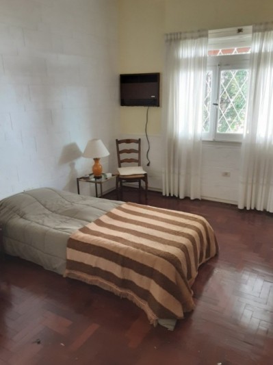 CASA EN VENTA CON JARDÍN Y PARRILLA PASAJE ENRIQUE DE VEDIA 2200